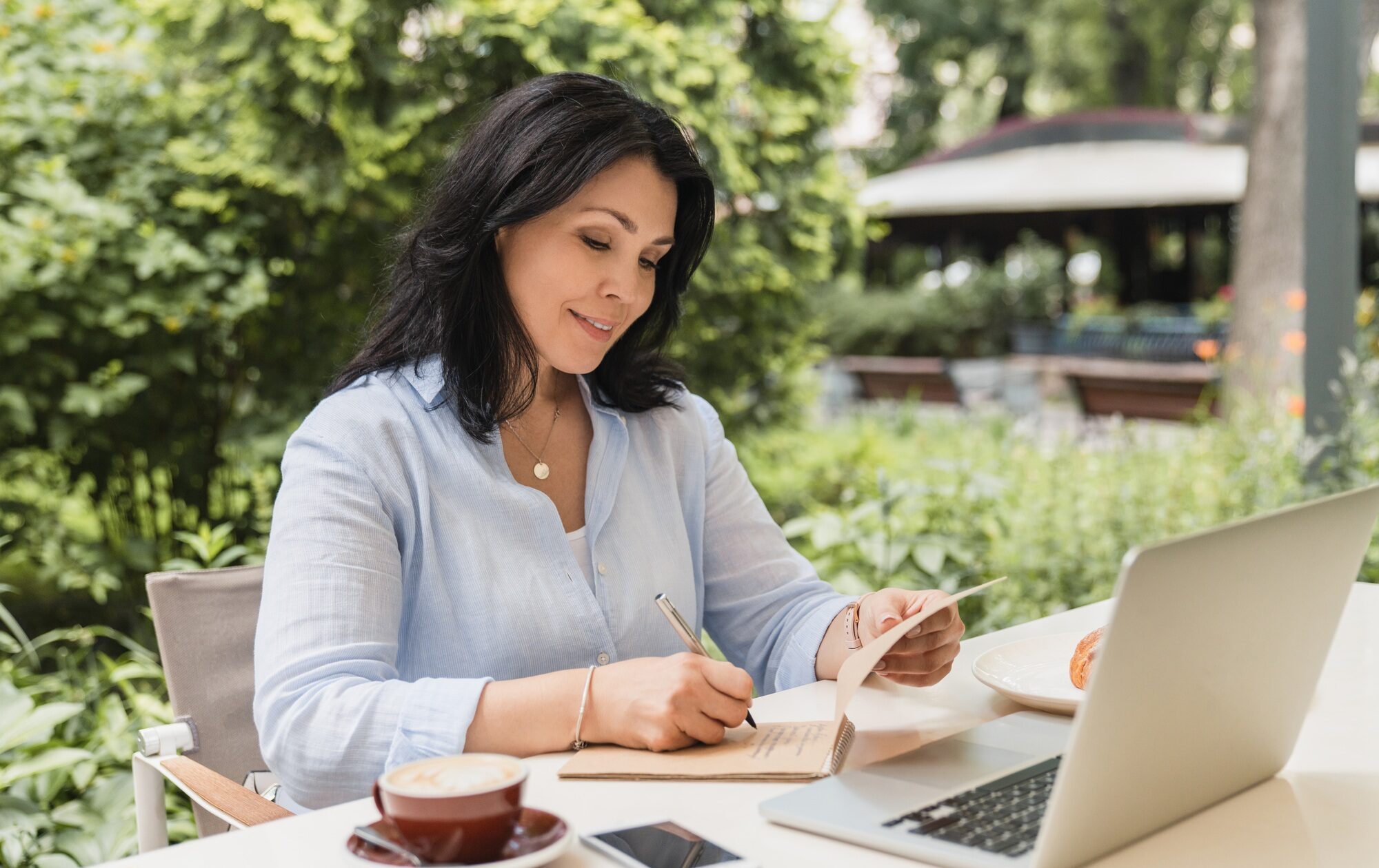Successful mature caucasian businesswoman copywriter teacher author tutor lecturer freelancer